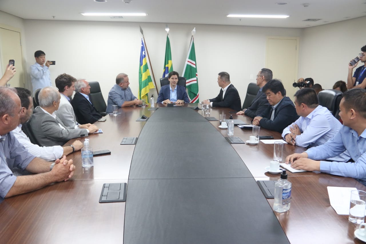 O vice-governador Daniel Vilela recebe comitiva de empresários chineses representantes da YTO Group Corporation, fabricante de máquinas agrícolas e de construção