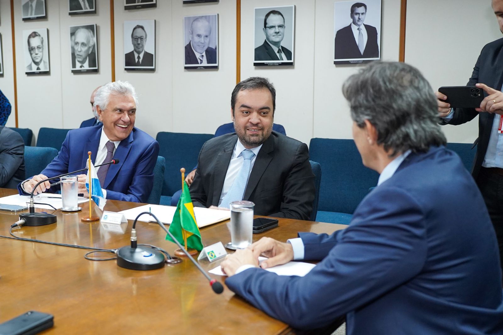 Governador Ronaldo Caiado, acompanhado dos governadores Cláudio Castro (RJ), Eduardo Leite (RS) e Romeu Zema (MG), se reúne com o ministro da Fazenda Fernando Haddad para pedir mudanças no plano do RRF